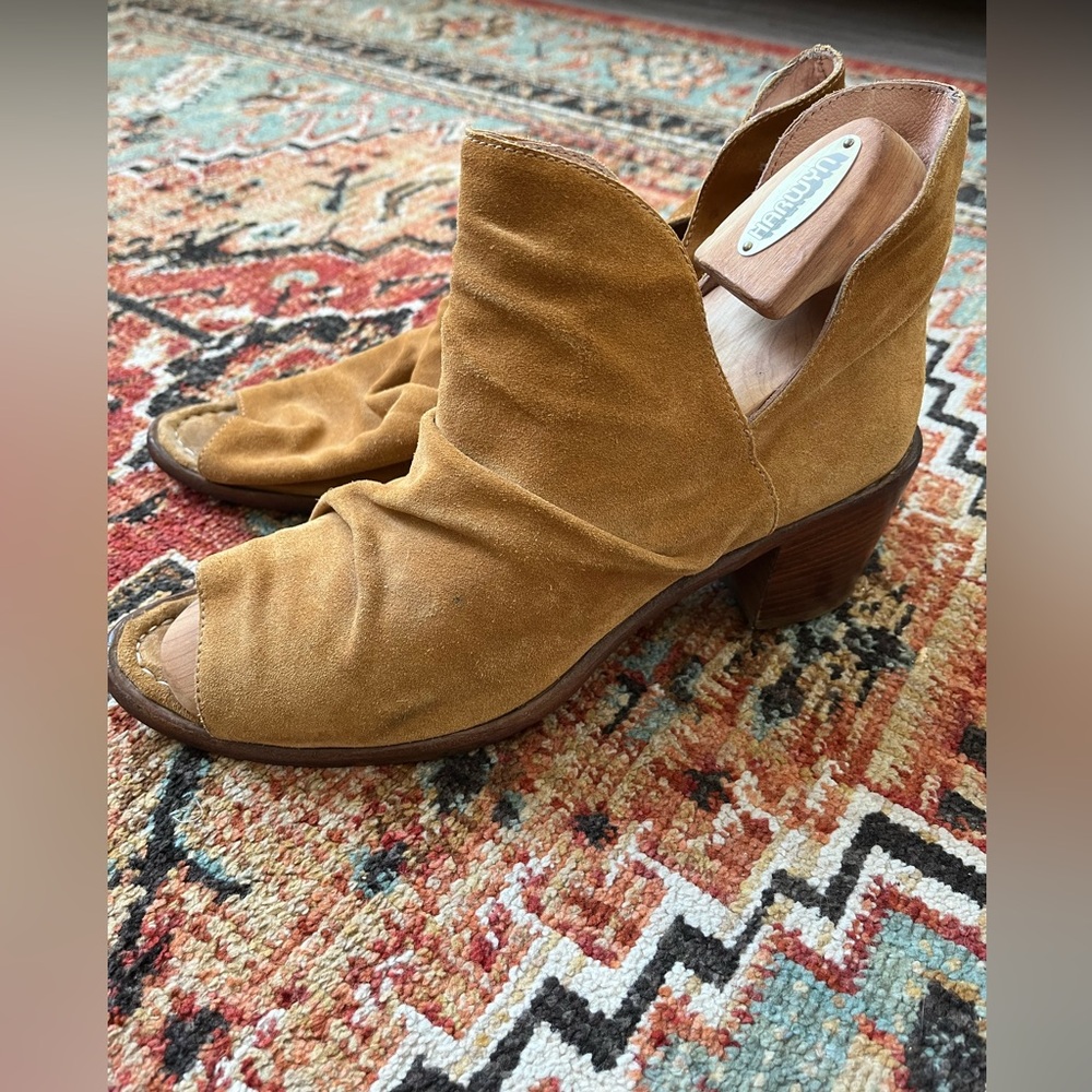 Sundance Beige Suede Leather ankle boots Peep Toe Slouchy Size 10